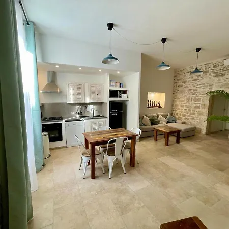 Apartment, Jacuzzi, Barjac (Gard)